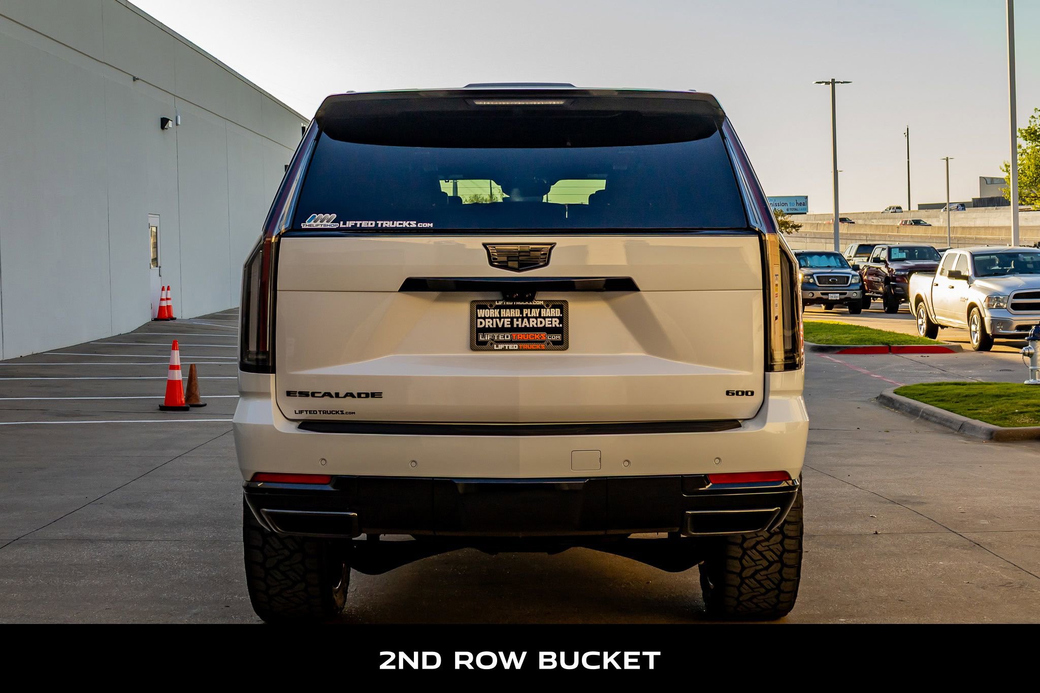 Used 2026 Cadillac Escalade Platinum Sport w/ LPO, ONYX Package image 8