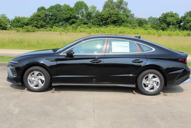 Used 2025 Hyundai Sonata SE FWD image 2
