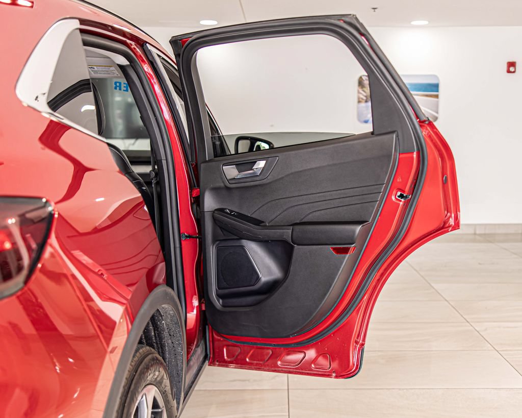 Used 2024 Ford Escape Platinum AWD/4WD image 38