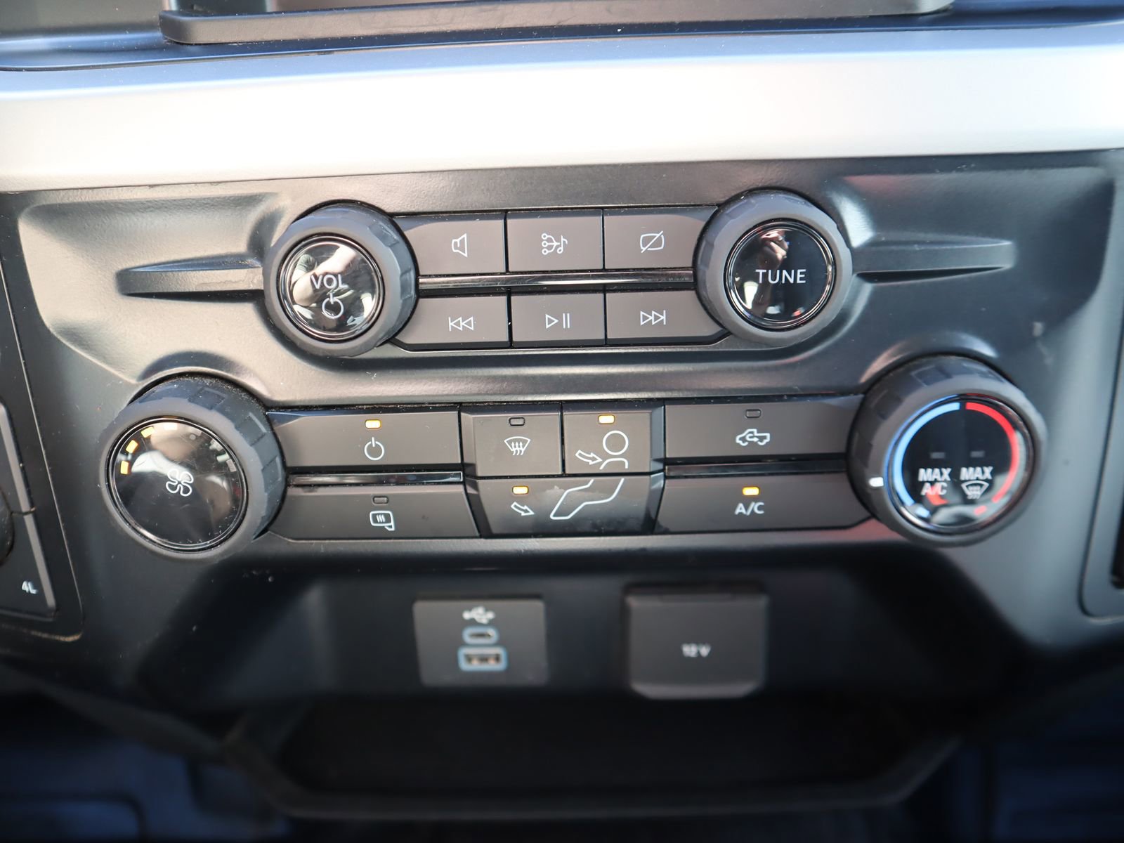 Used 2024 Ford F350 XLT image 45