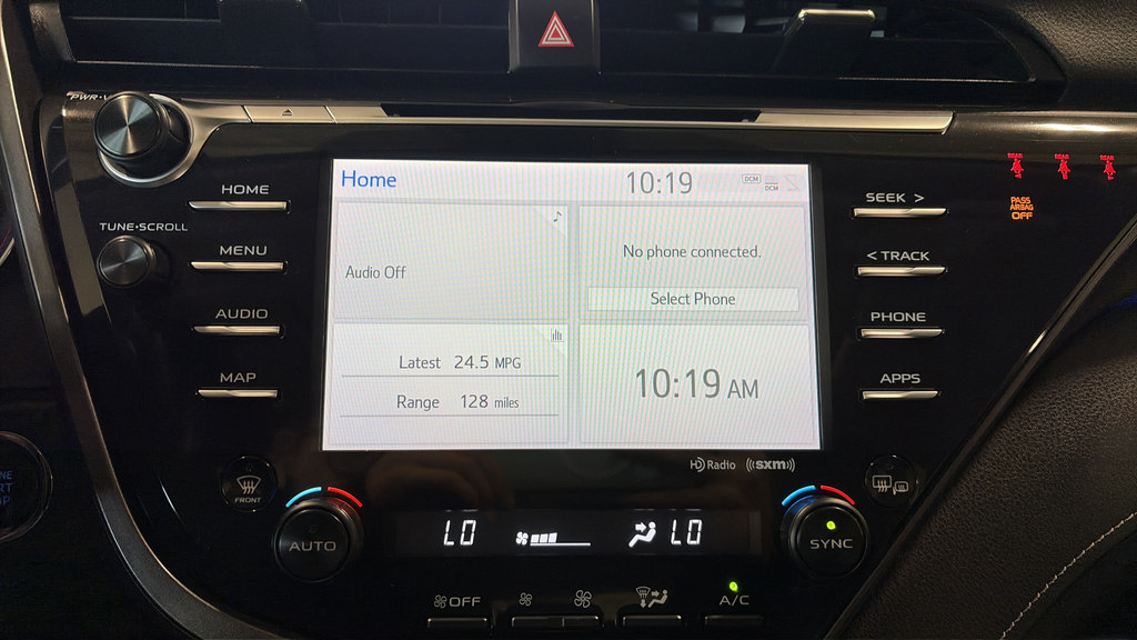 Used 2020 Toyota Camry XSE FWD image 28