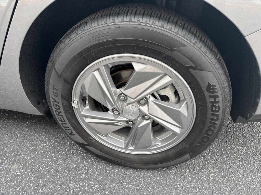 Used 2025 Hyundai Elantra SE w/ Cargo Package image 46