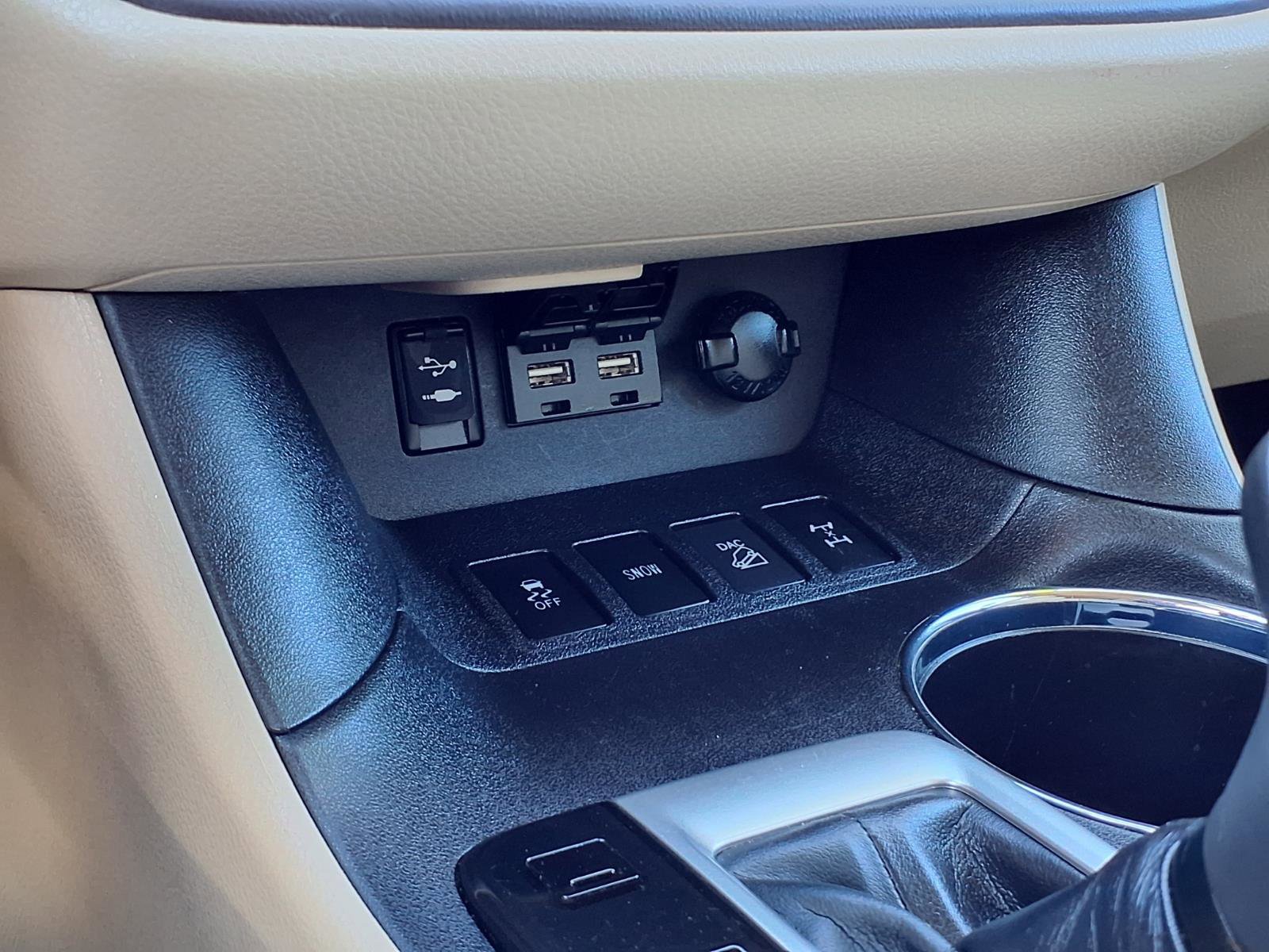 Used 2019 Toyota Highlander Limited AWD/4WD image 16