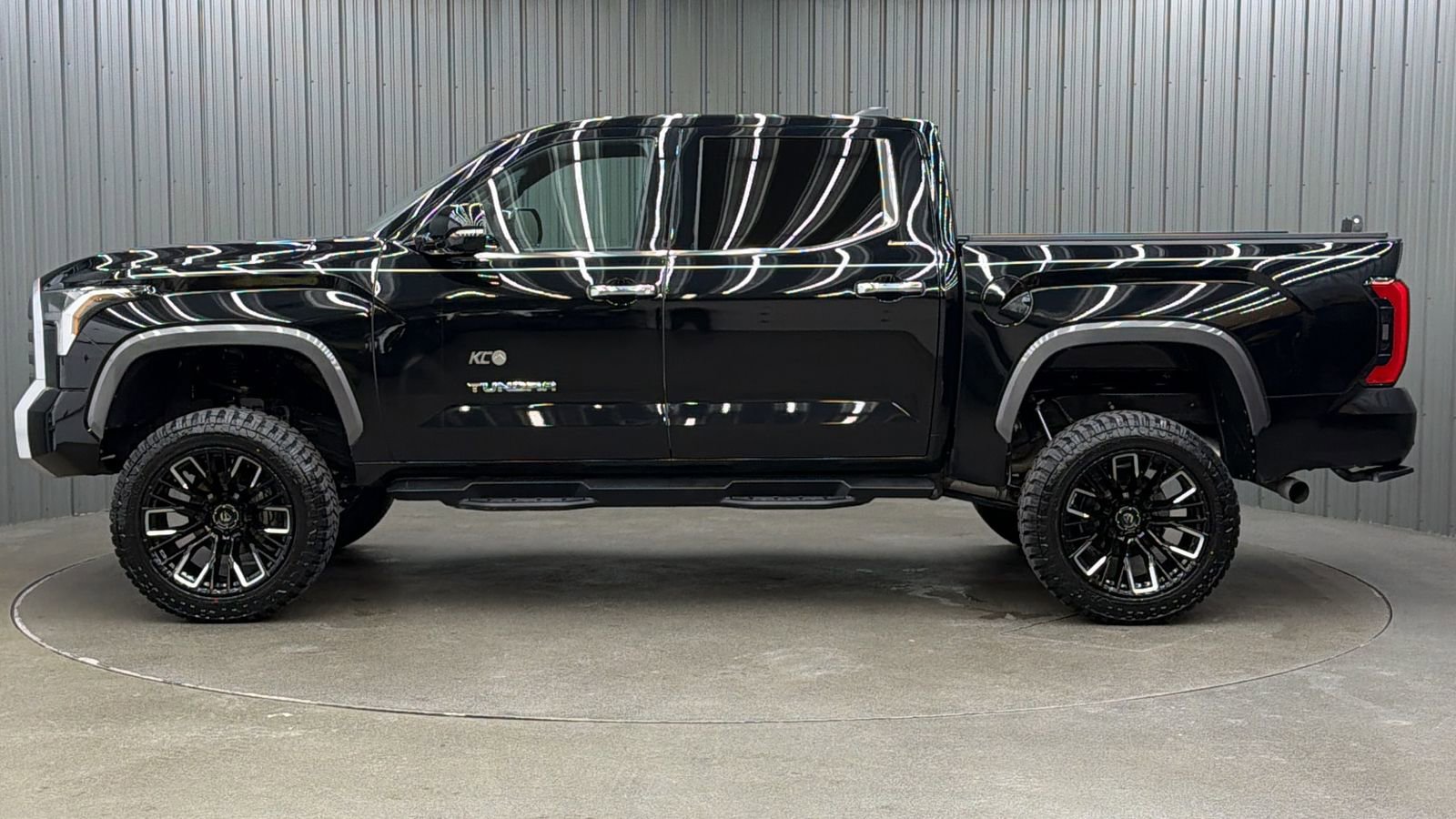 Used 2025 Toyota Tundra Limited image 2