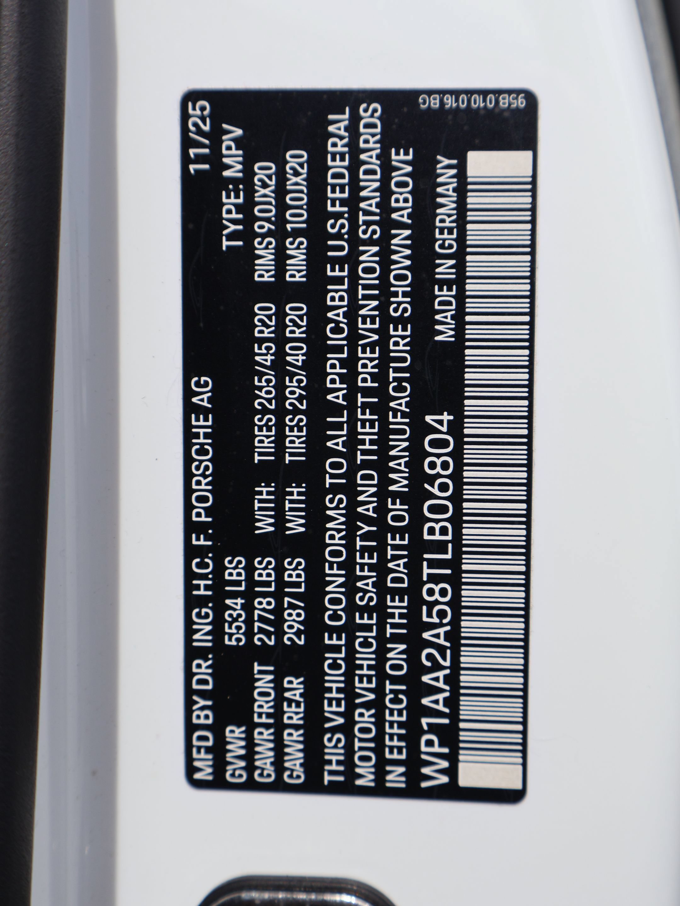 Certified 2026 Porsche Macan AWD/4WD image 35