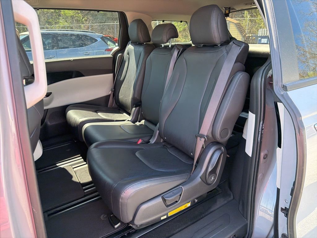 Certified 2023 Kia Carnival EX image 22