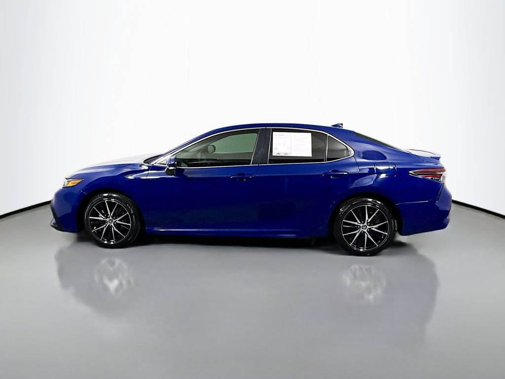 Used 2024 Toyota Camry SE image 4