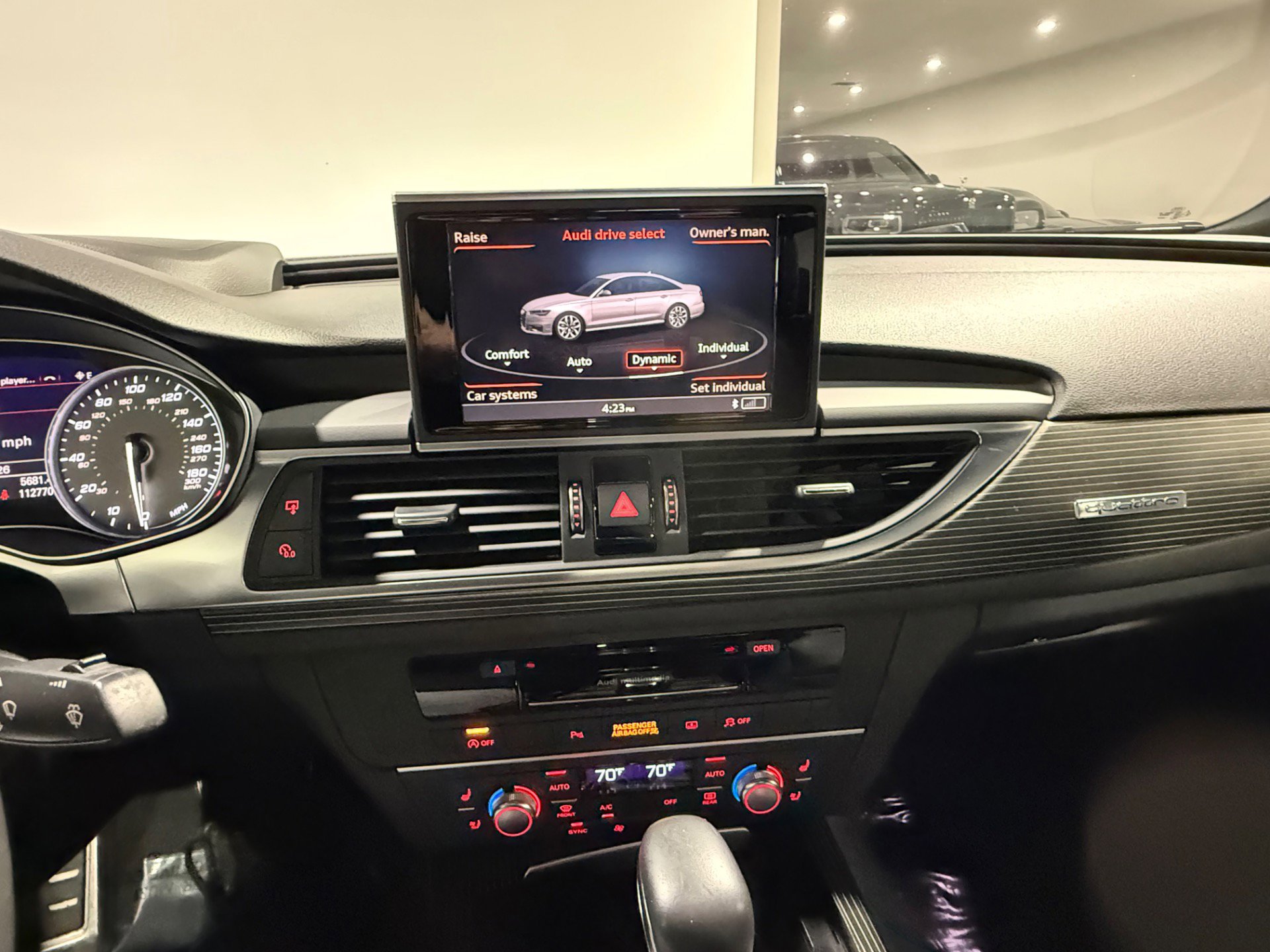 Used 2018 Audi S6 Prestige w/ Prestige Package image 32