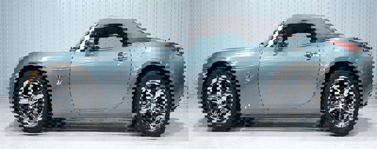 Used 2007 Pontiac Solstice Convertible w/ Premium Package image 2