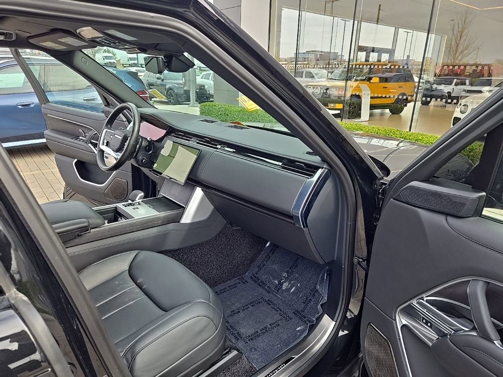 Used 2025 Land Rover Range Rover Autobiography image 21