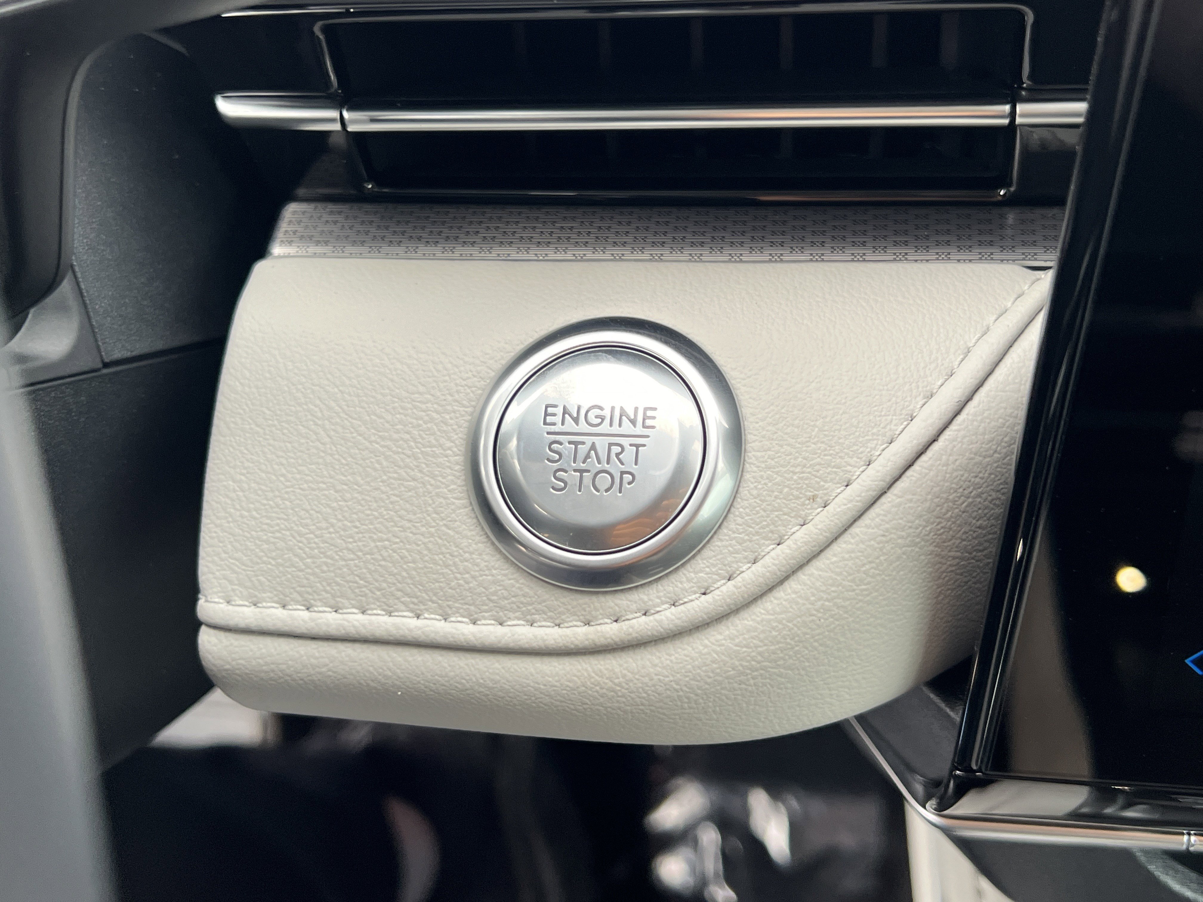 New 2025 Lincoln Nautilus Premier image 27