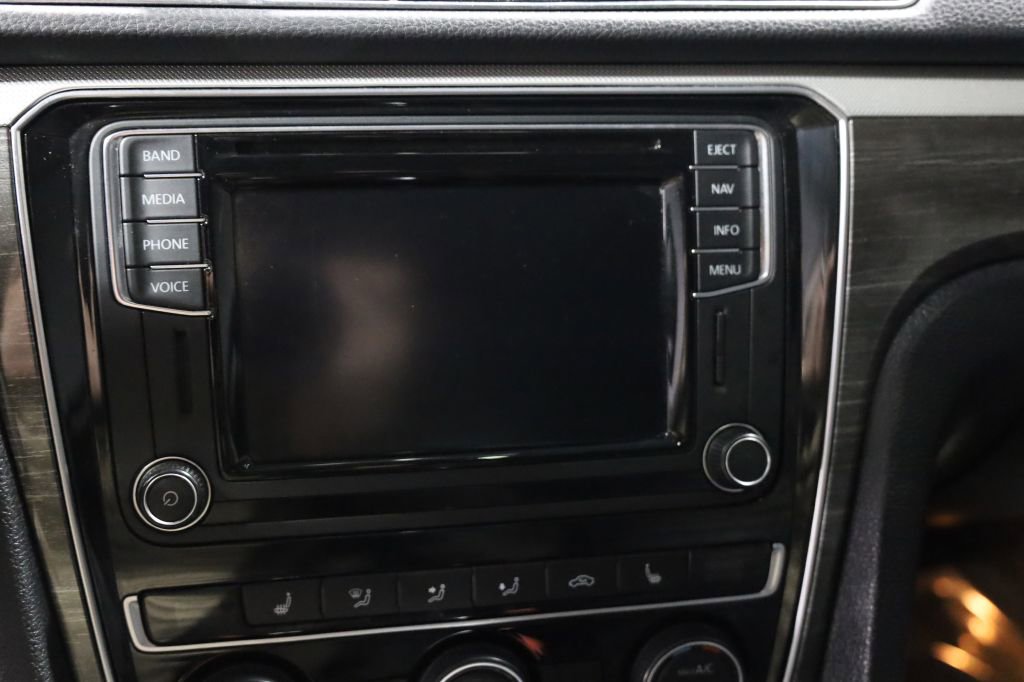 Used 2017 Volkswagen Passat 1.8T SEL Premium image 26