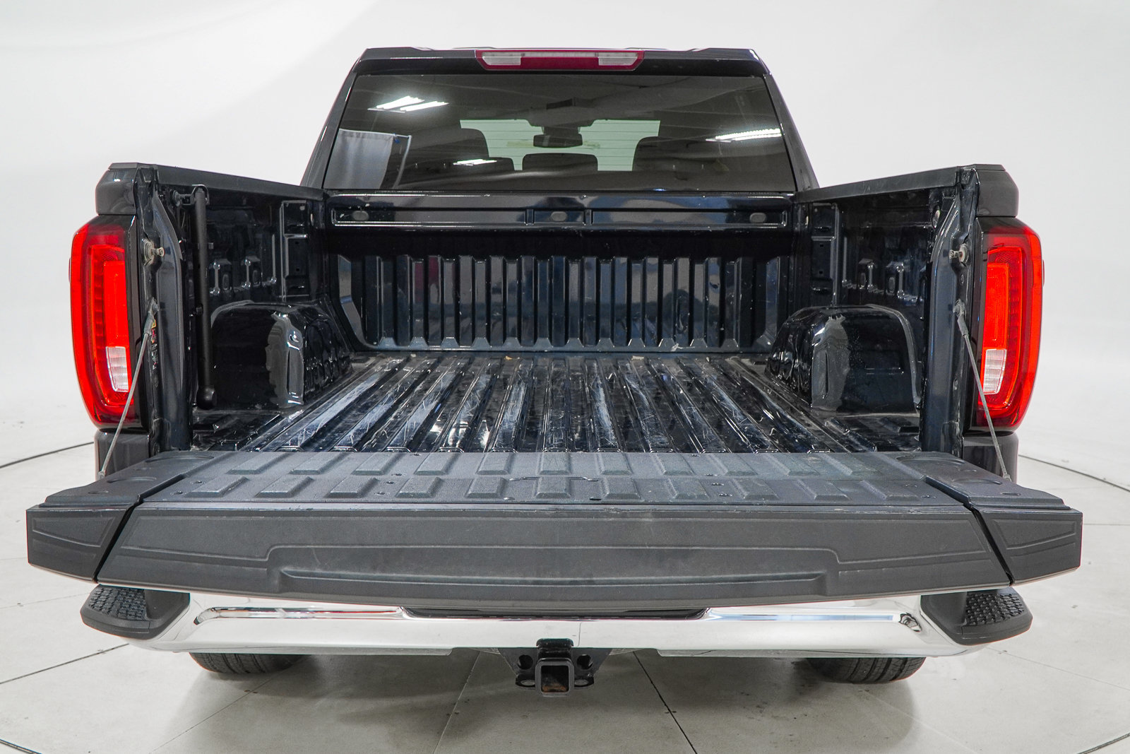 Used 2025 GMC Sierra 1500 SLT AWD/4WD image 8