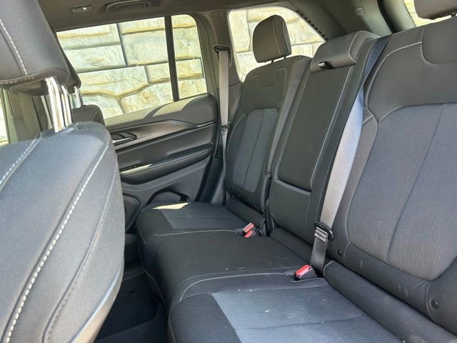 Used 2025 Jeep Grand Cherokee Laredo X w/ Luxury Tech Group I AWD/4WD image 9