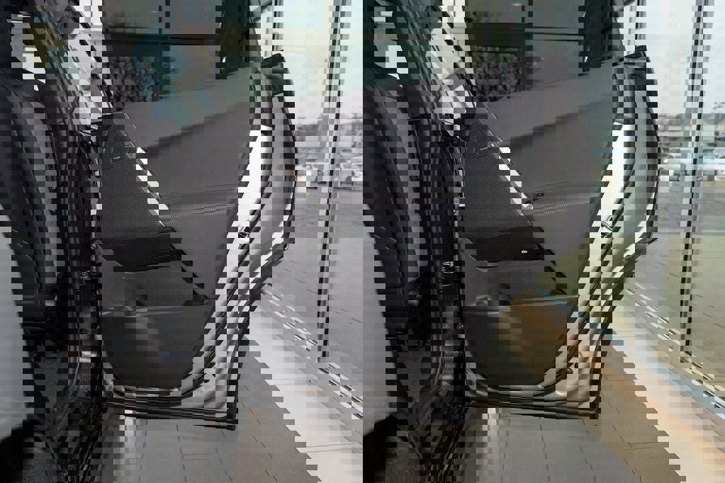 Used 2026 BMW iX xDrive60 w/ M Sport Package image 35