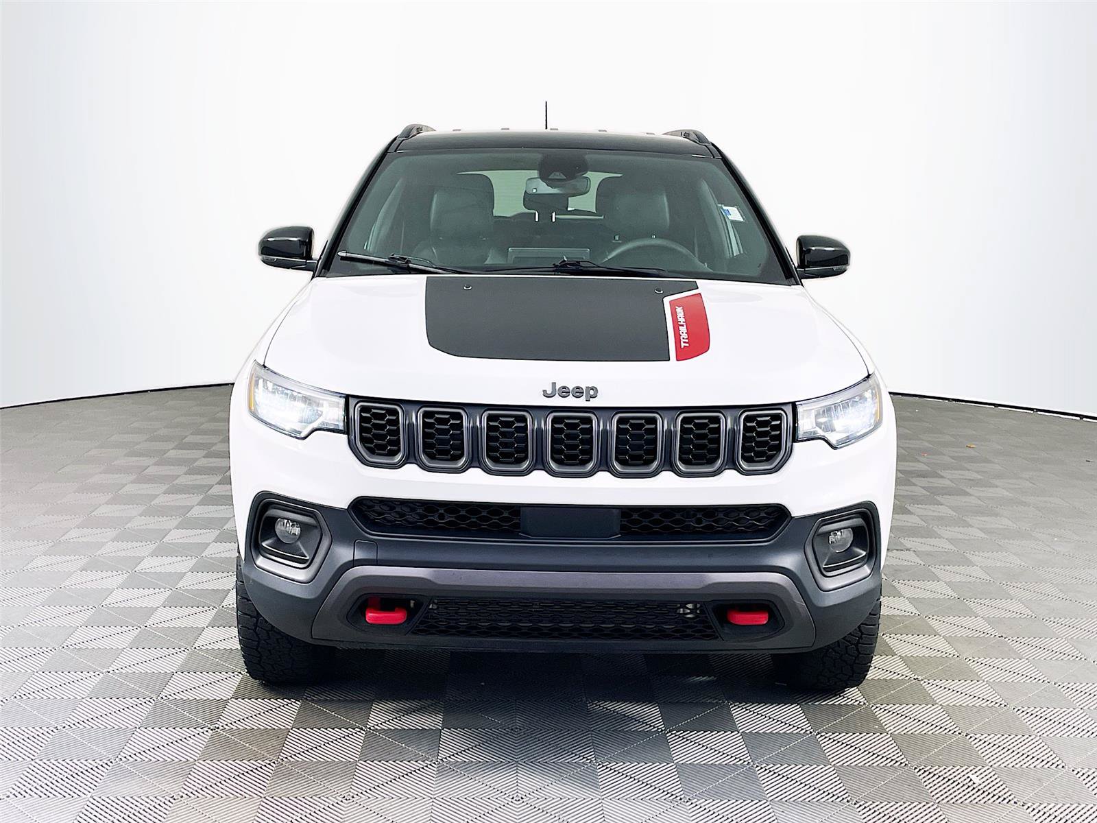 Used 2025 Jeep Compass Trailhawk AWD/4WD image 2