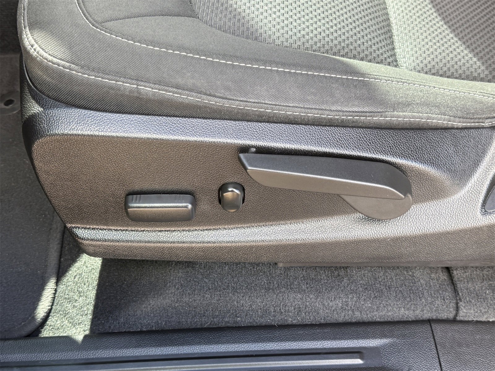 Used 2021 Chevrolet Colorado LT w/ Safety Package image 17