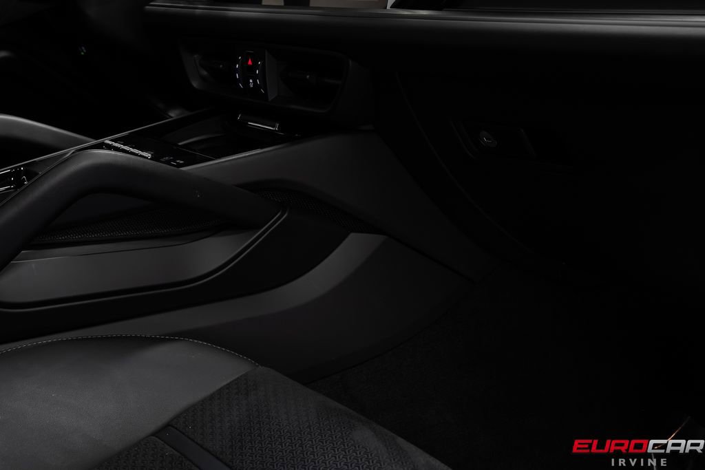 Used 2025 Porsche Cayenne GTS image 31