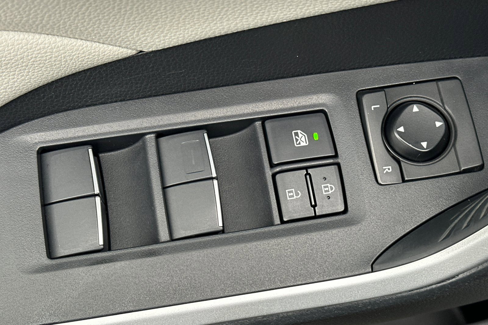 Used 2019 Toyota RAV4 XLE Premium image 15