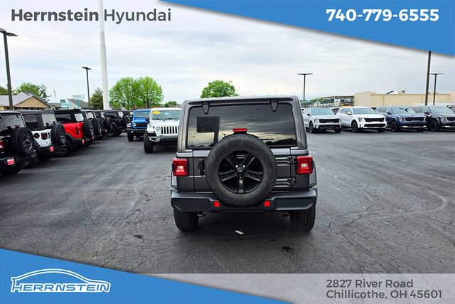 Used 2022 Jeep Wrangler Unlimited Sahara AWD/4WD image 32