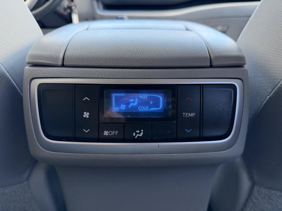 Used 2017 Toyota Highlander LE AWD/4WD image 23