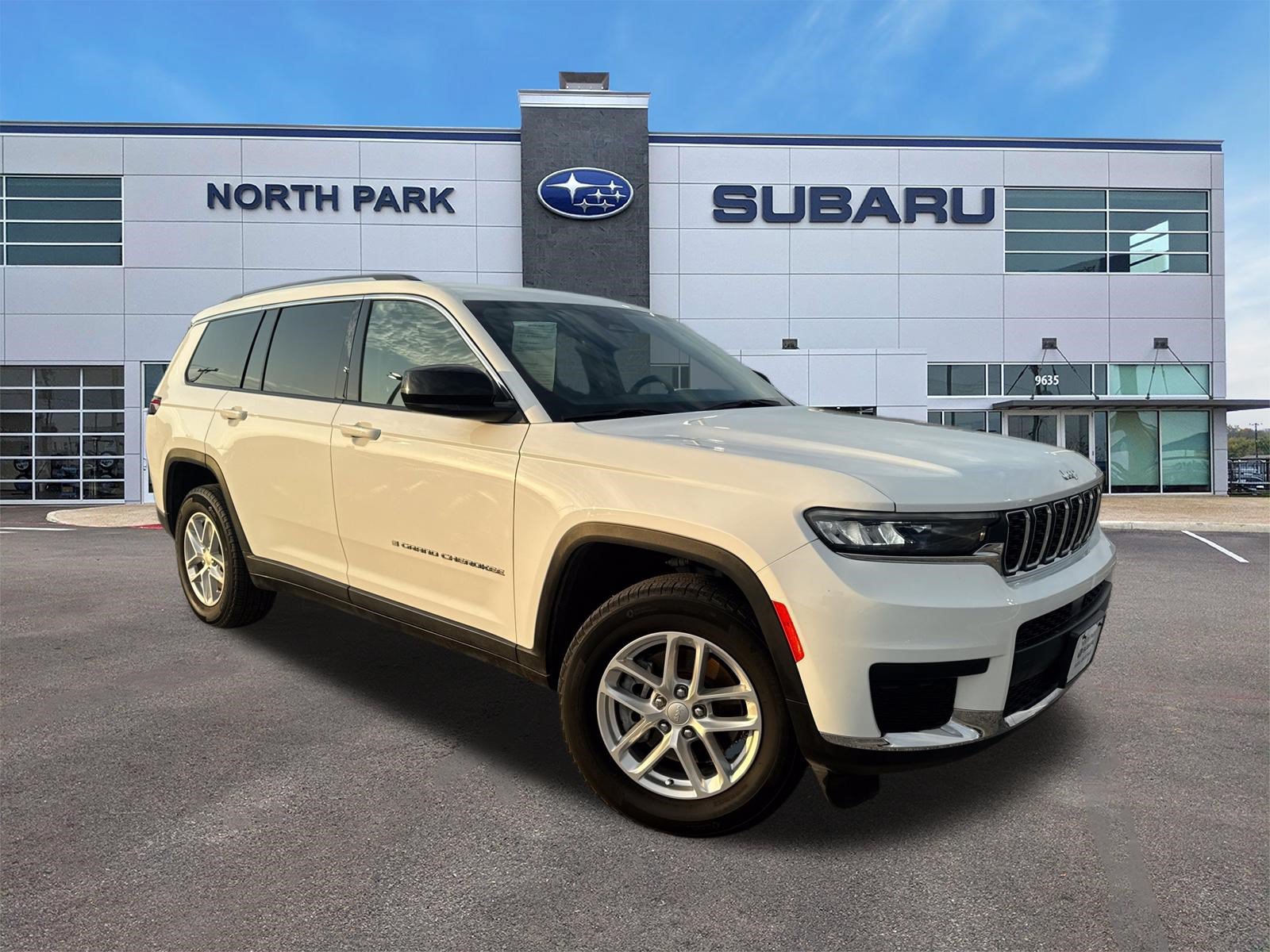 Used 2023 Jeep Grand Cherokee L Laredo w/ Trailer Tow Group (B) AWD/4WD image 1