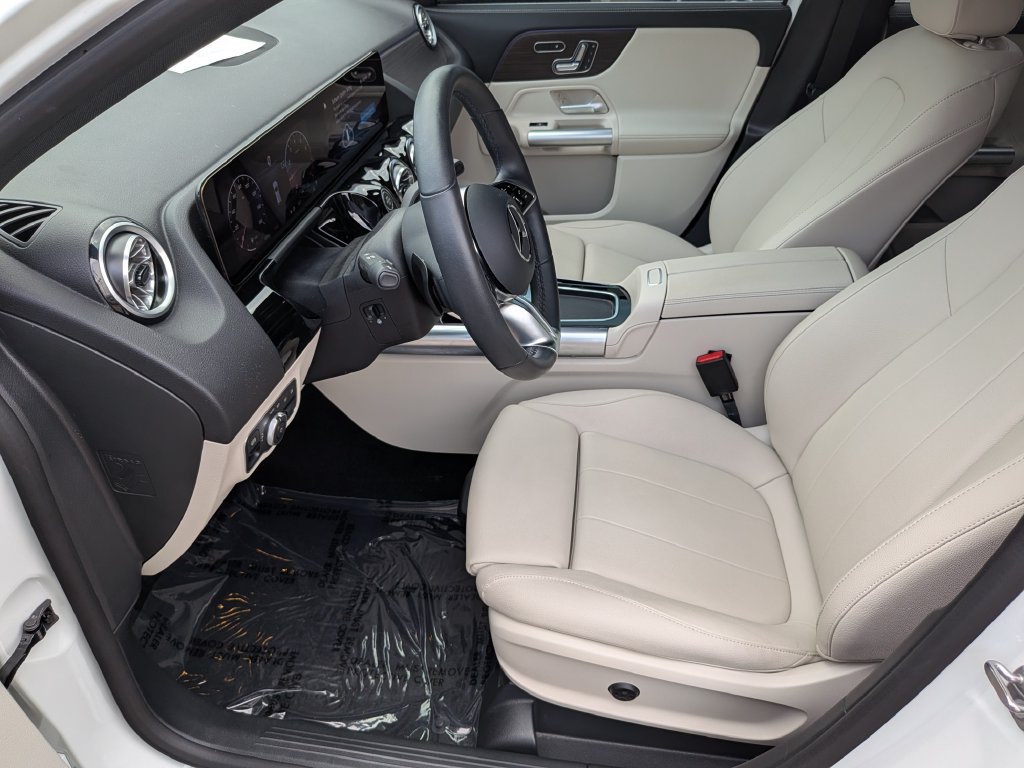 Used 2025 Mercedes-Benz GLA 250 4MATIC image 11