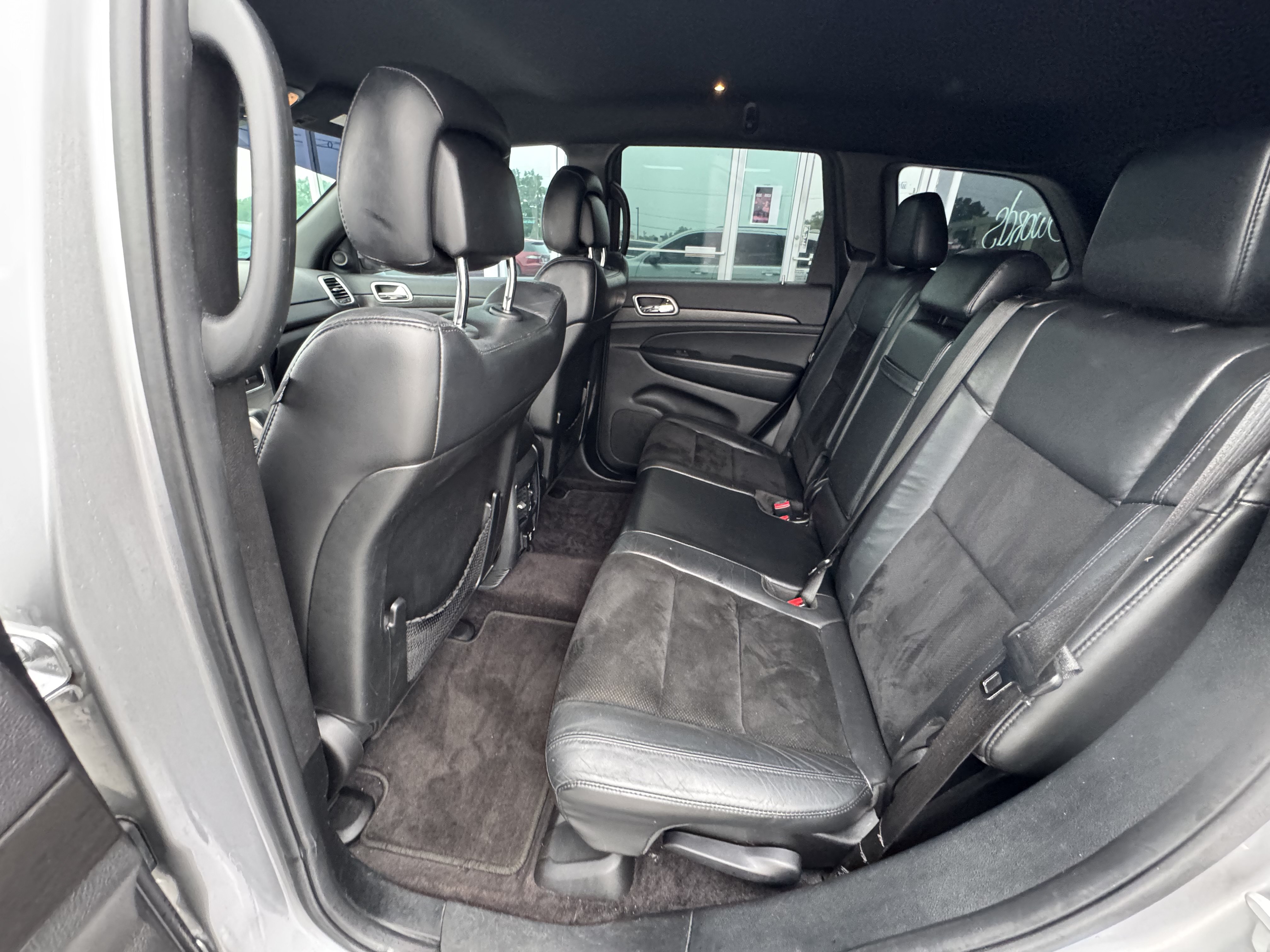 Used 2017 Jeep Grand Cherokee Altitude RWD image 8