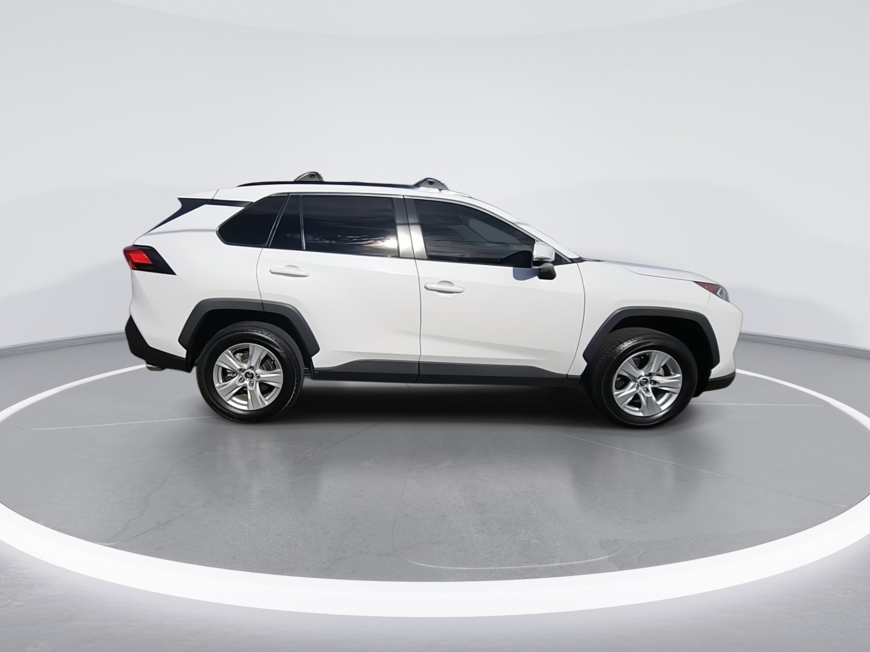 Used 2021 Toyota RAV4 XLE image 9