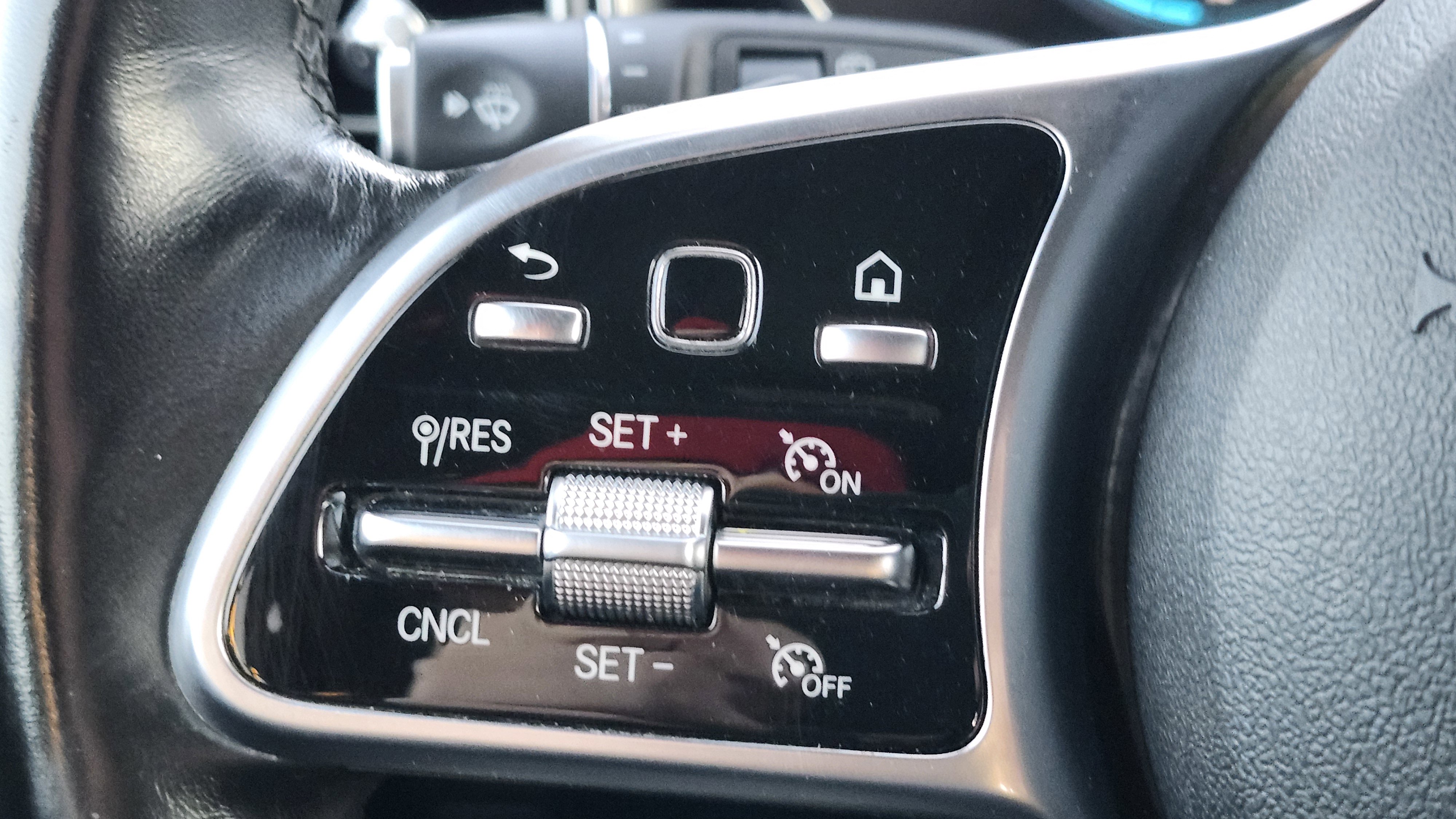 Used 2020 Mercedes-Benz GLC 300 4MATIC w/ Exterior Lighting Package image 36