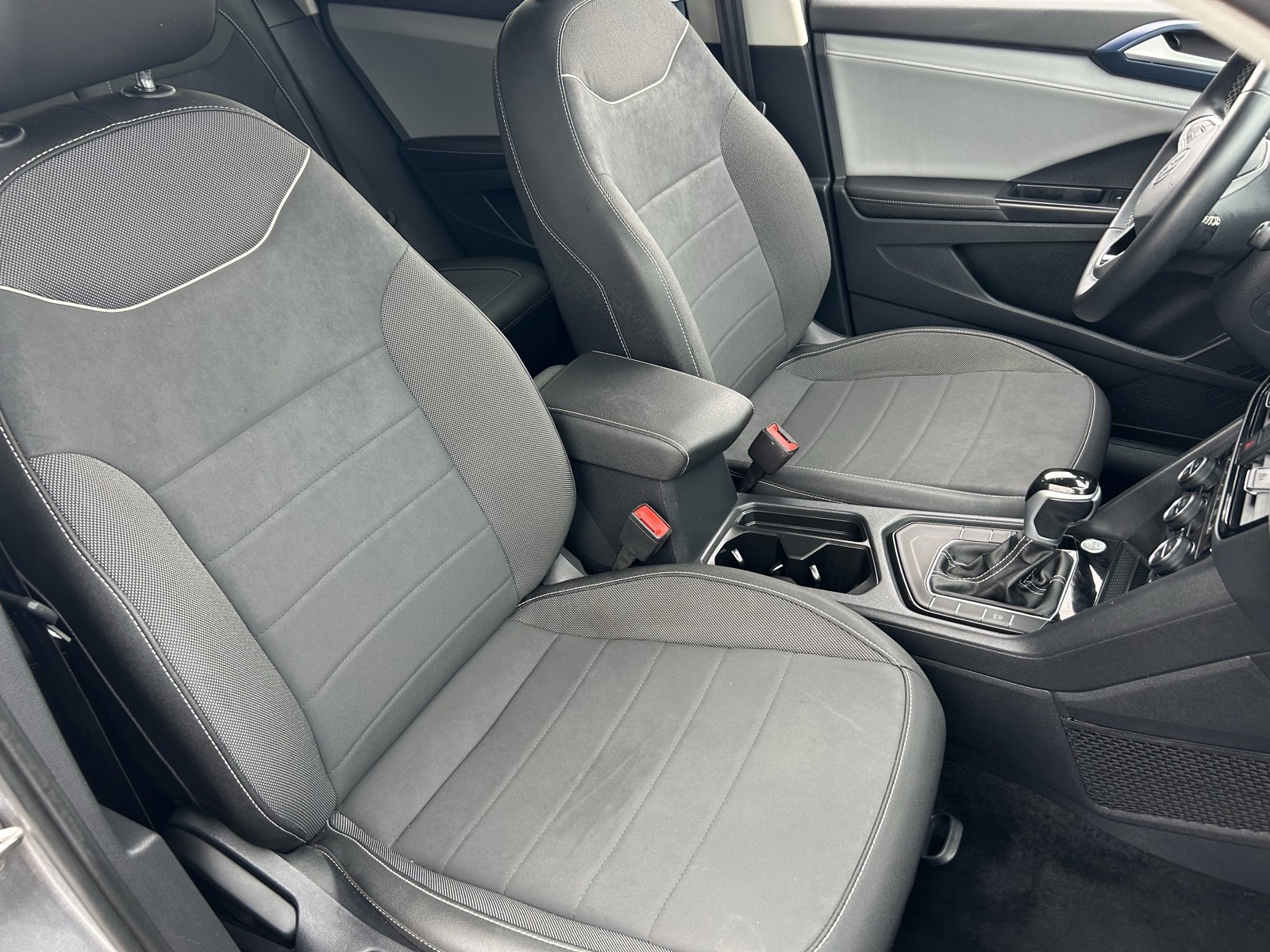 Used 2024 Volkswagen Taos SE image 11