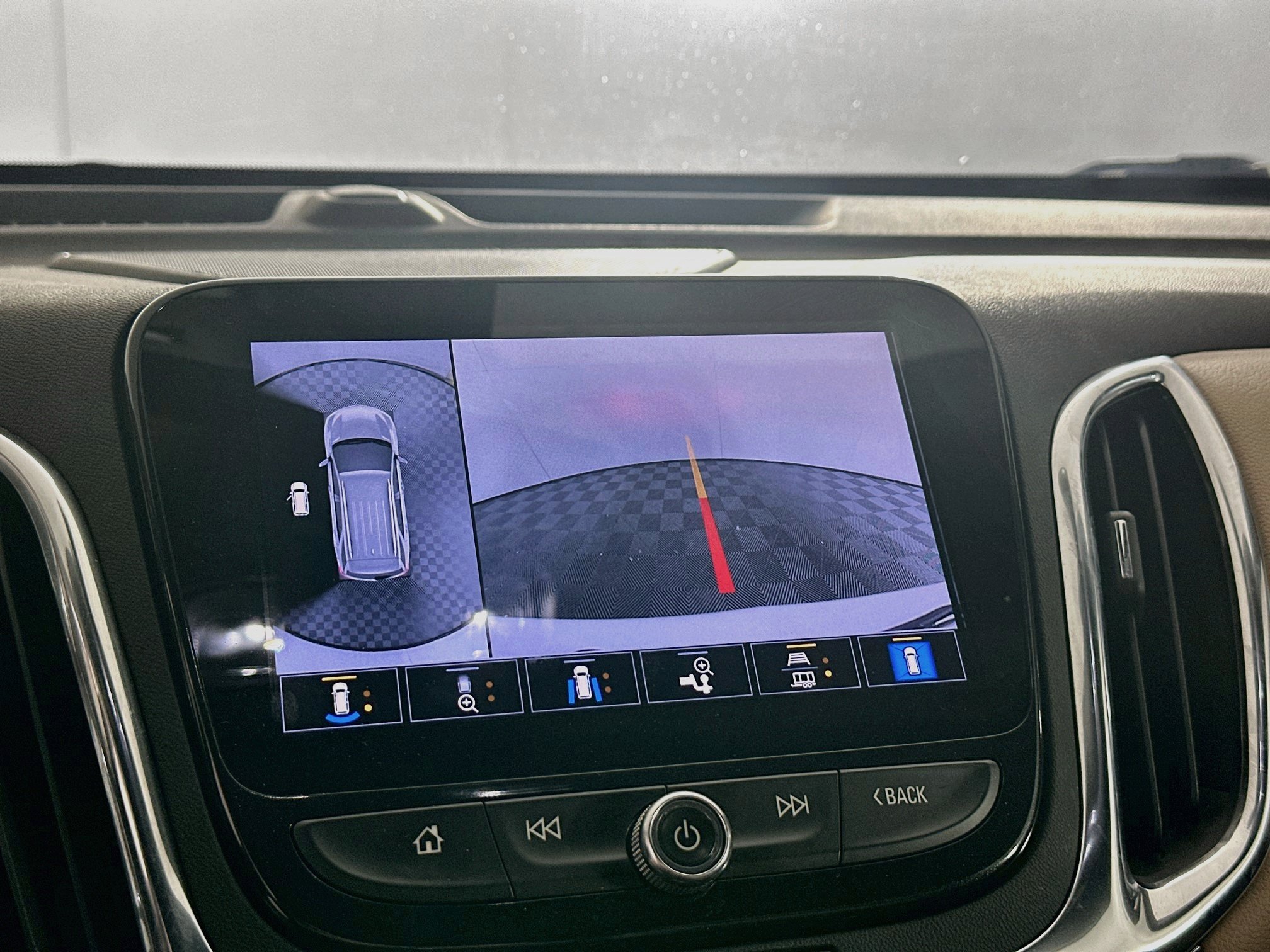 Used 2024 Chevrolet Equinox Premier FWD image 23