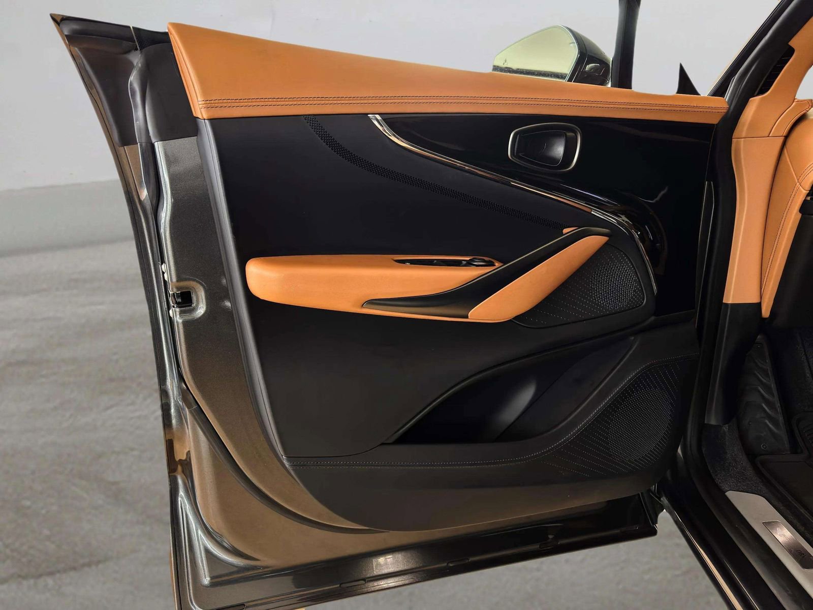 Used 2025 Aston Martin DBX 707 image 20