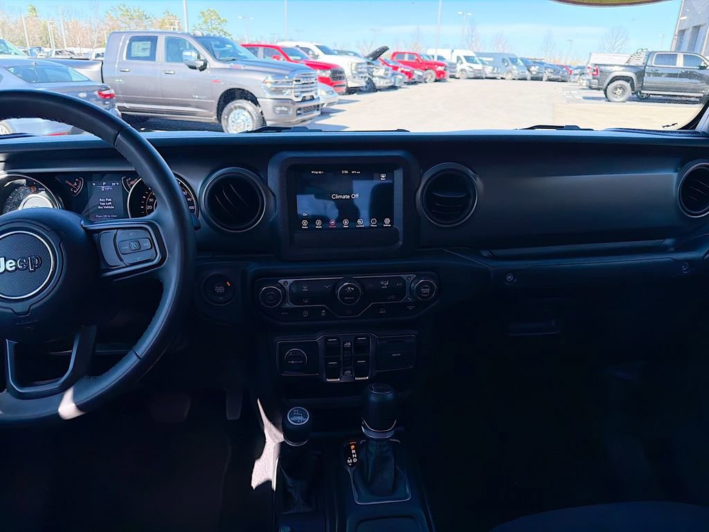 Used 2023 Jeep Gladiator Sport image 18