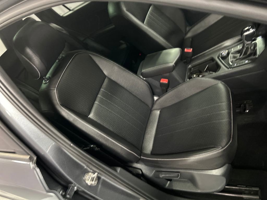 Used 2022 Volkswagen Tiguan SE R-Line image 24