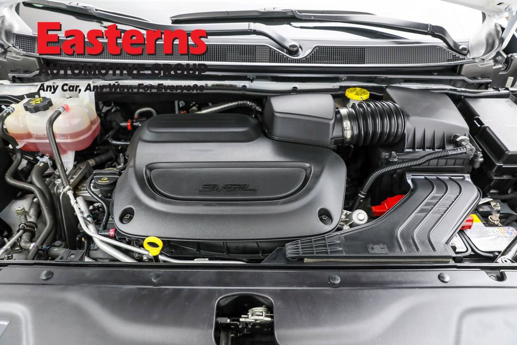 Used 2024 Chrysler Pacifica Touring-L image 7