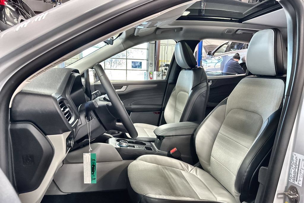 New 2025 Ford Escape SE FWD image 16