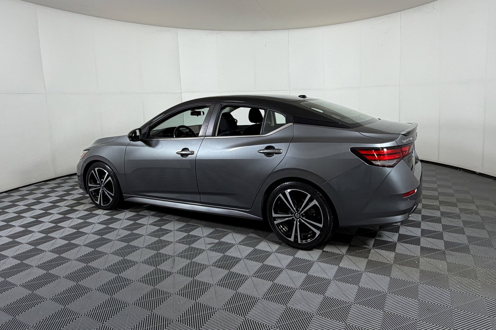 Used 2022 Nissan Sentra SR image 3