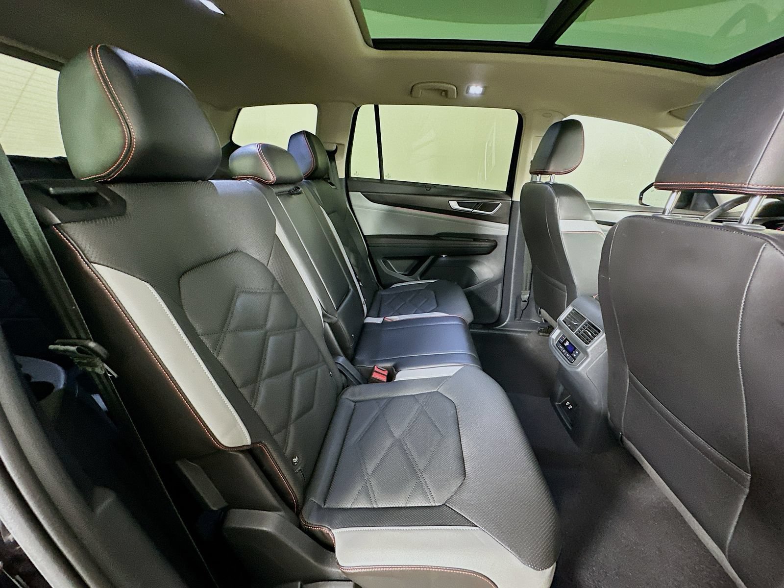 Certified 2024 Volkswagen Atlas Peak Edition SEL AWD/4WD image 42