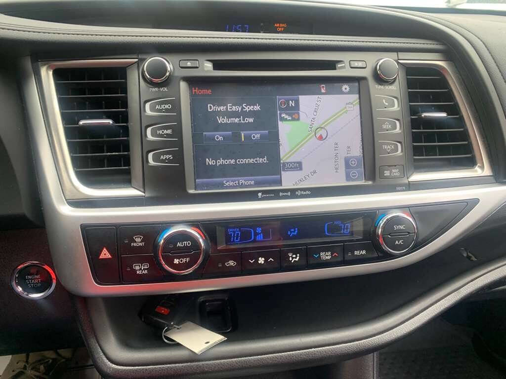 Used 2018 Toyota Highlander SE image 21