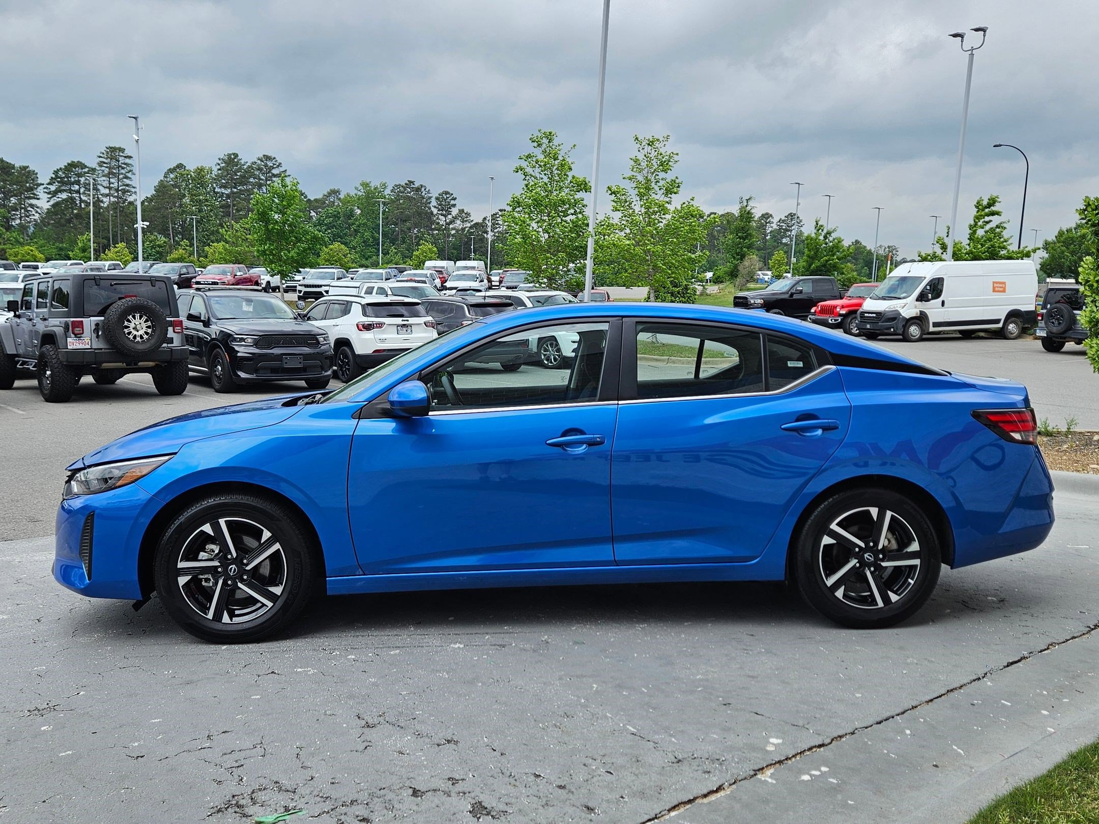 Used 2025 Nissan Sentra SV FWD image 4