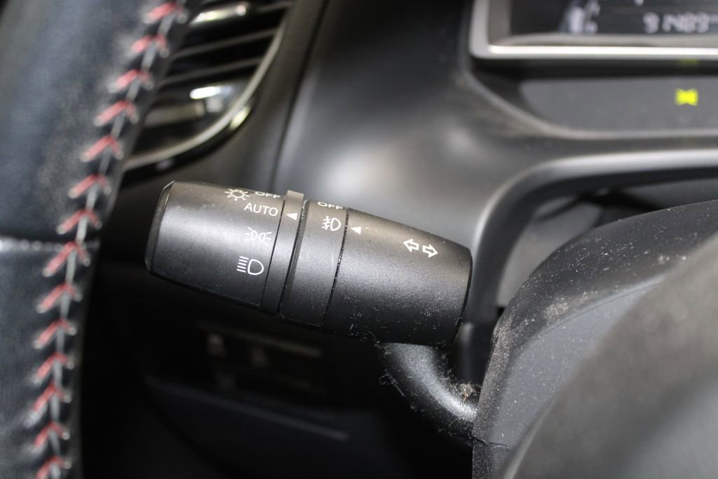 Used 2016 MAZDA MAZDA3 i Touring image 21