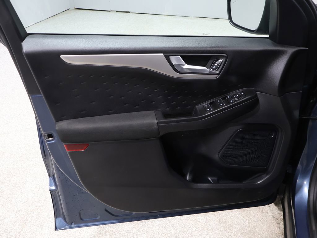 Used 2020 Ford Escape SE image 21