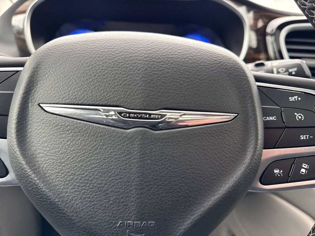 Used 2022 Chrysler Pacifica Limited image 30