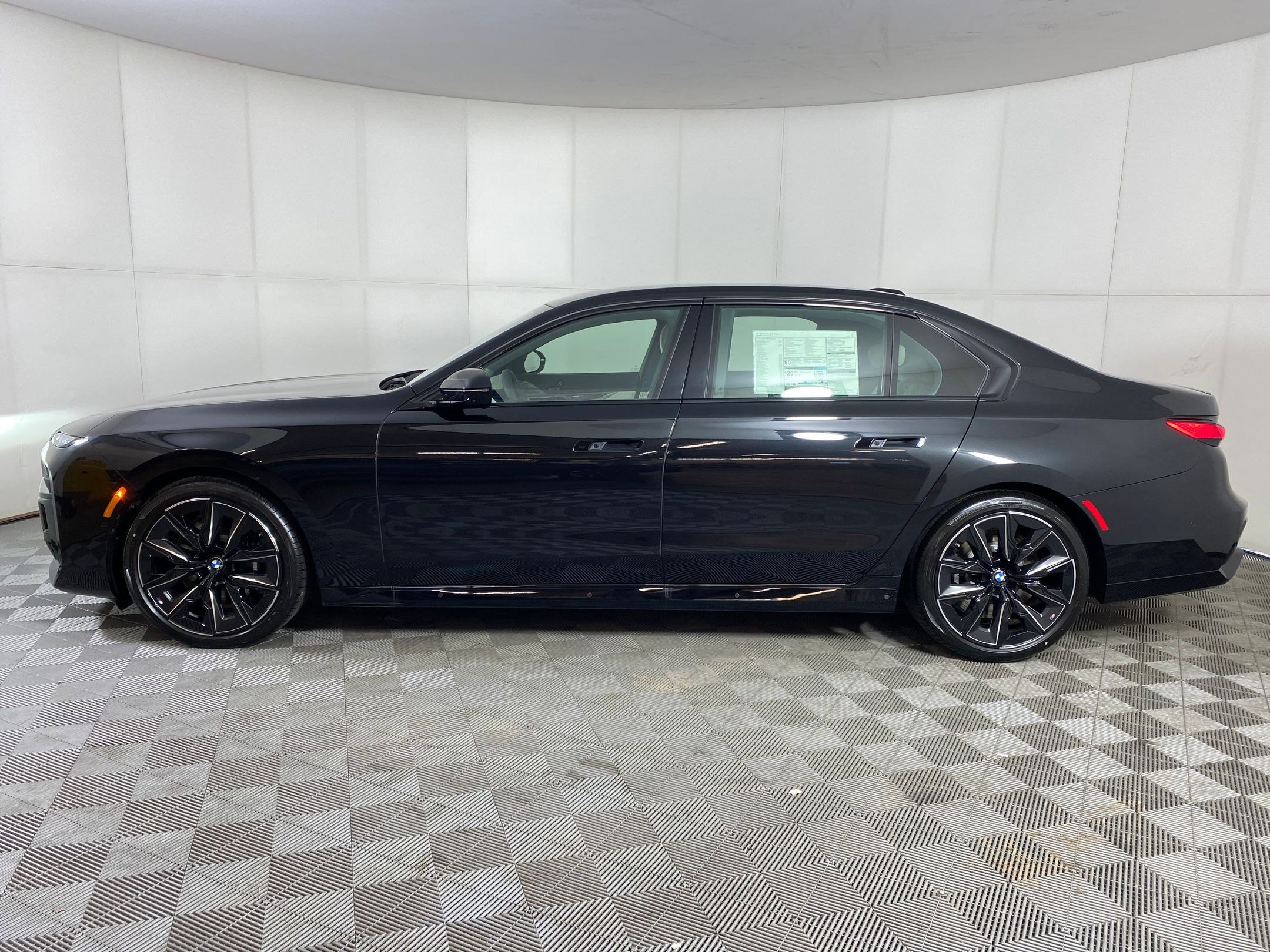 New 2026 BMW 760i xDrive w/ Executive Package image 2