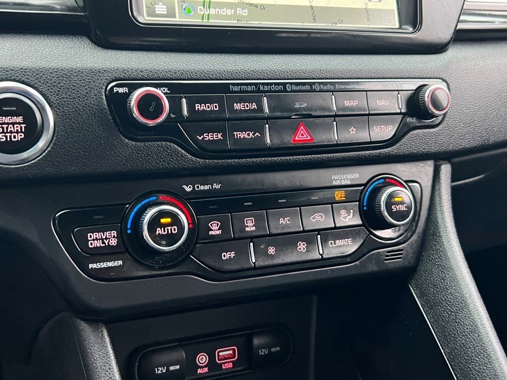 Used 2018 Kia Niro EX Premium image 19