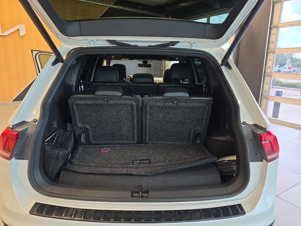 Used 2024 Volkswagen Tiguan SE R-Line w/ MDO Package, Three-Row FWD image 30