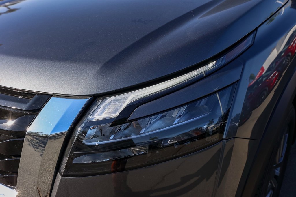 New 2025 Nissan Pathfinder SV image 10