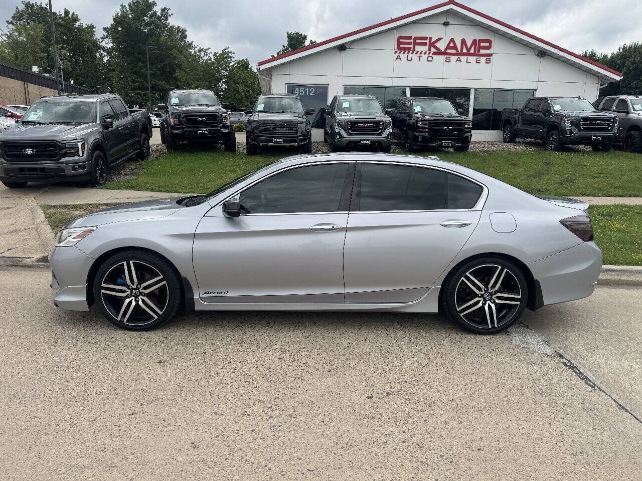 Used 2016 Honda Accord Touring image 2
