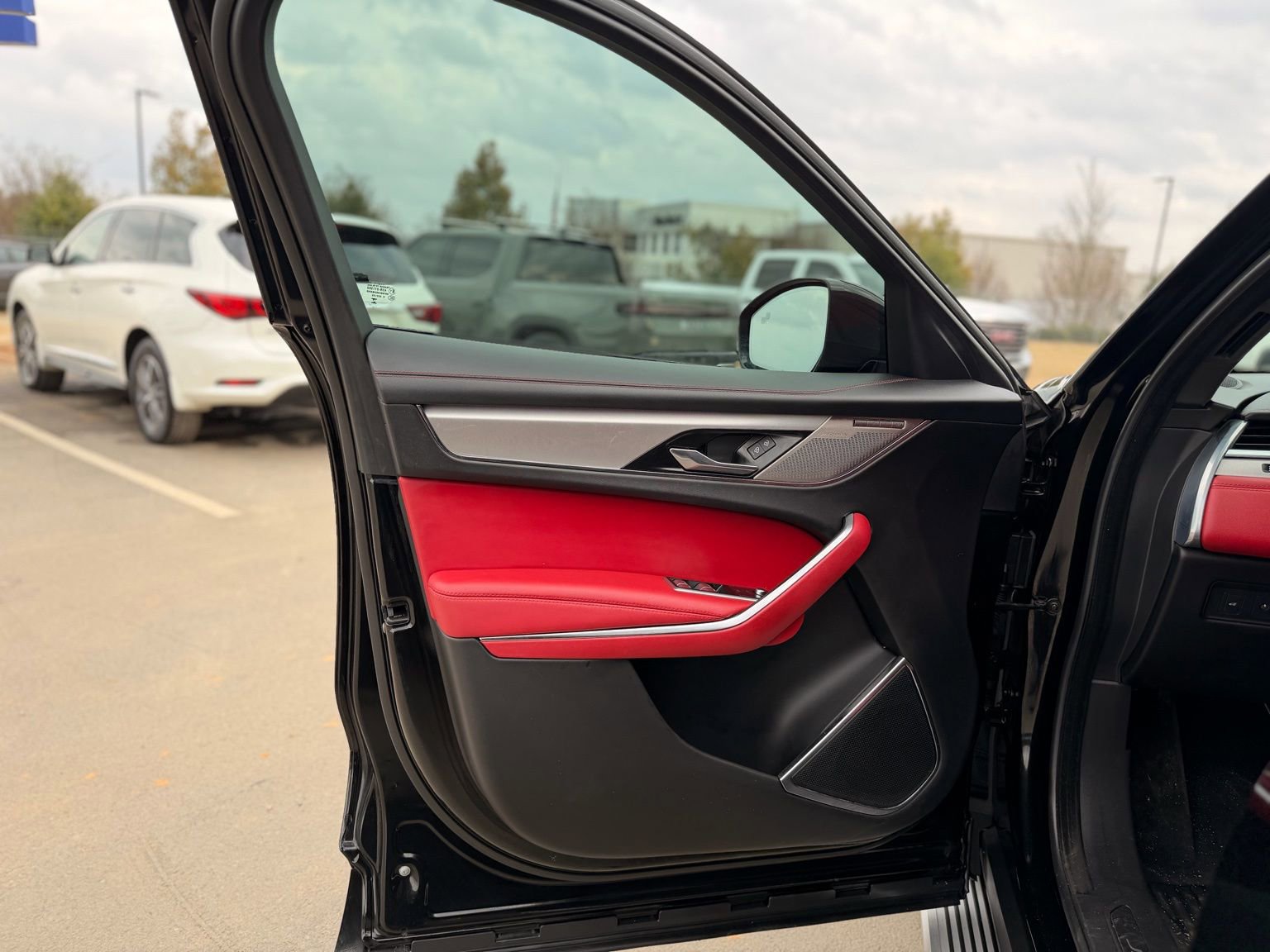 Used 2024 Jaguar F-PACE R-Dynamic S image 12